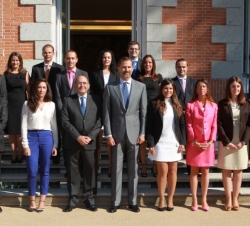 Don Felipe con los miembros de la XV Promoción de Funcionarios del Cuerpo Superior de Interventores y Auditores del Estado